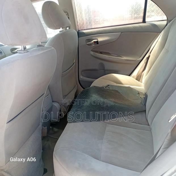 Toyota Corolla LE 4dr Sedan (1.8L 4cyl 4A) 2010 White photo 7