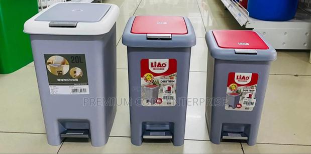 Compact 10l Foot Pedal Bin – Hands-Free Plastic Trash Can With Lid · Photo 3