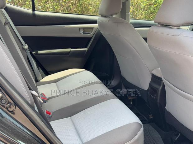 Toyota Corolla 2018 Black photo 3