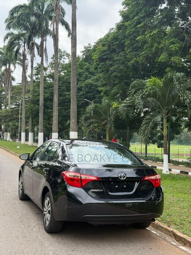 Toyota Corolla 2018 Black photo 6