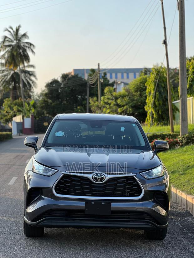 New Toyota Highlander LE AWD 2024 Gray