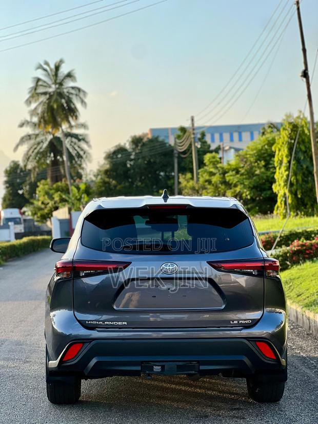 New Toyota Highlander LE AWD 2024 Gray