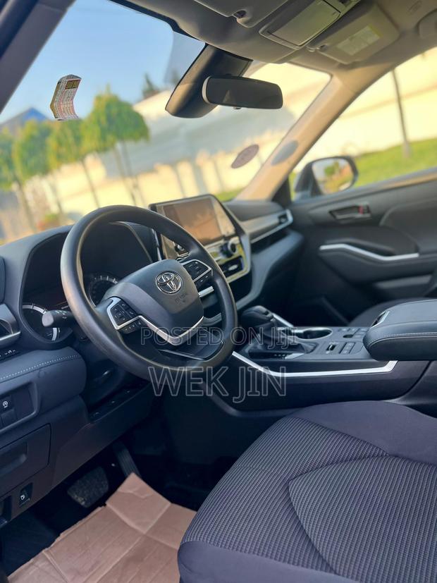 New Toyota Highlander LE AWD 2024 Gray