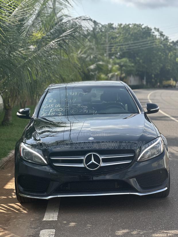 Mercedes-Benz C300 Luxury 4dr AWD 4Matic Sedan (2.0L 4cyl 7A) 2015