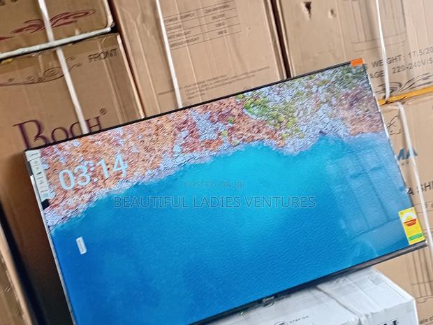 Immersive 55-Inch Smart Flat Screen Ideal for Movies, Sports, Gaming · Photo 3