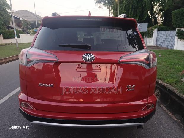 Toyota RAV4 XLE AWD (2.5L 4cyl 6A) 2017 Red