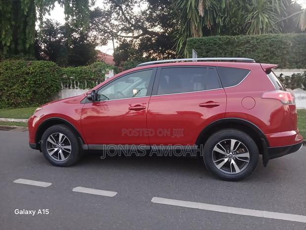 Toyota RAV4 XLE AWD (2.5L 4cyl 6A) 2017 Red