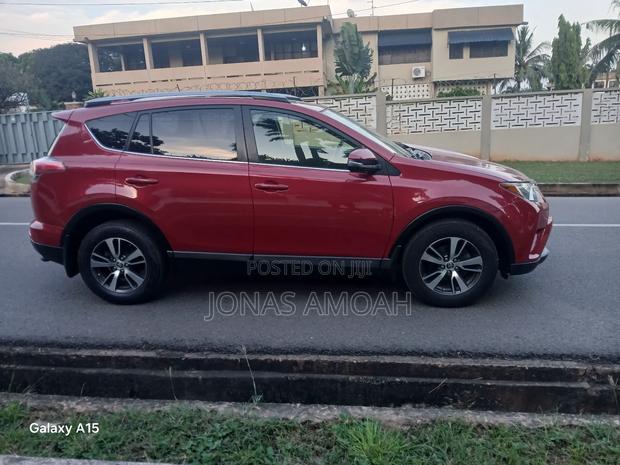 Toyota RAV4 XLE AWD (2.5L 4cyl 6A) 2017 Red