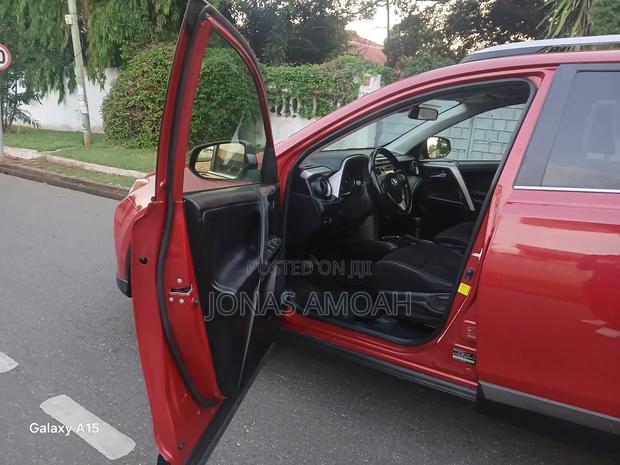 Toyota RAV4 XLE AWD (2.5L 4cyl 6A) 2017 Red