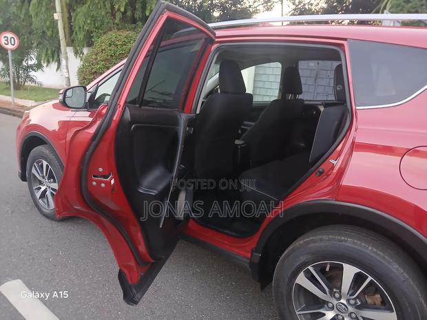 Toyota RAV4 XLE AWD (2.5L 4cyl 6A) 2017 Red