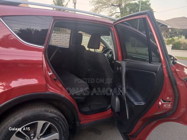Toyota RAV4 XLE AWD (2.5L 4cyl 6A) 2017 Red