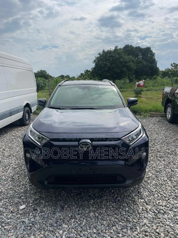 Toyota RAV4 XLE Premium FWD 2020 Blue