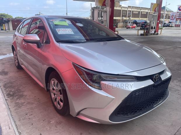 Toyota Corolla LE 2021 Silver