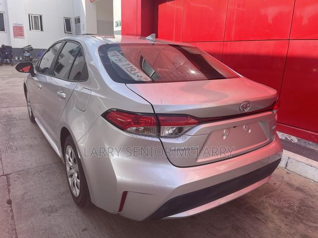 Toyota Corolla LE 2021 Silver