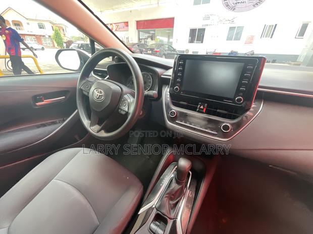 Toyota Corolla LE 2021 Silver