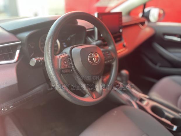 Toyota Corolla LE 2021 Silver