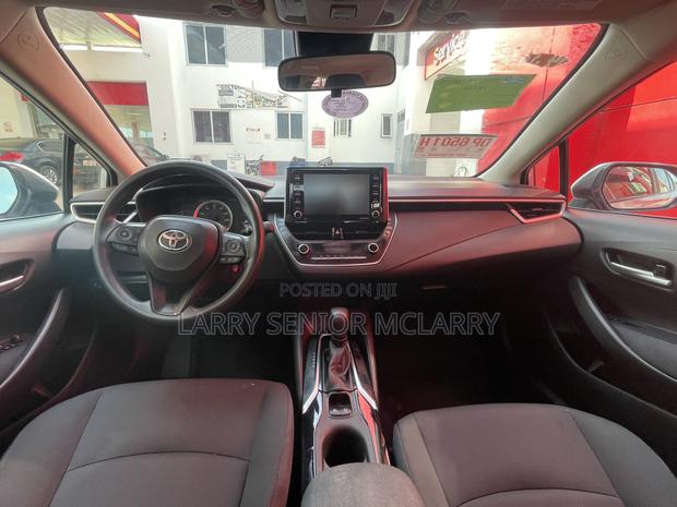 Toyota Corolla LE 2021 Silver