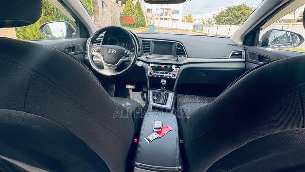 Hyundai Elantra Value Edition Sedan FWD (2.0L 4cyl 6A) 2017 Black