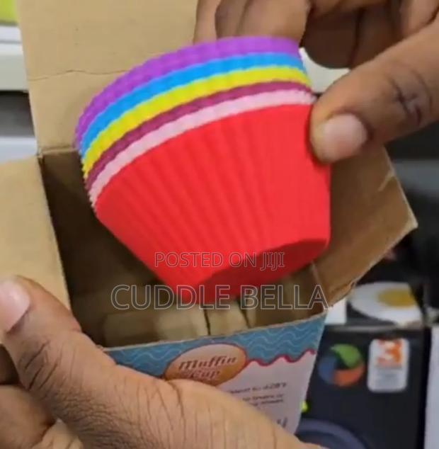 01381 -12pcs Silicone Cupcake Mould Singles