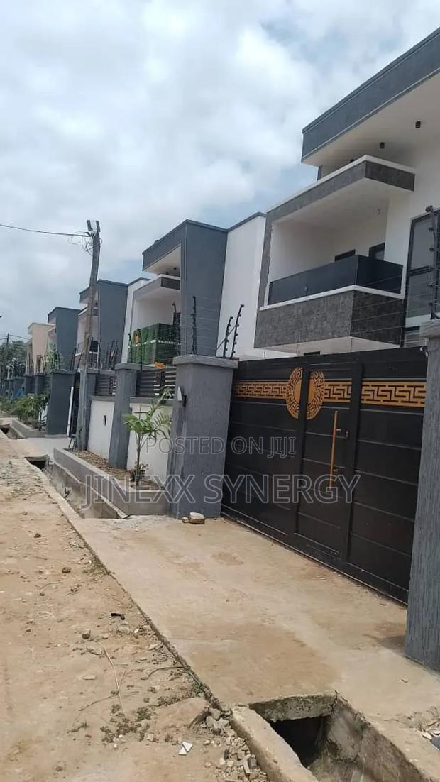 4bdrm Duplex in Sakumono for rent