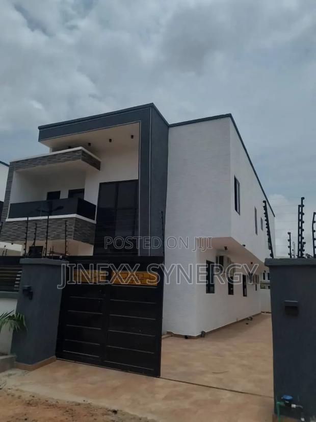 4bdrm Duplex in Sakumono for rent