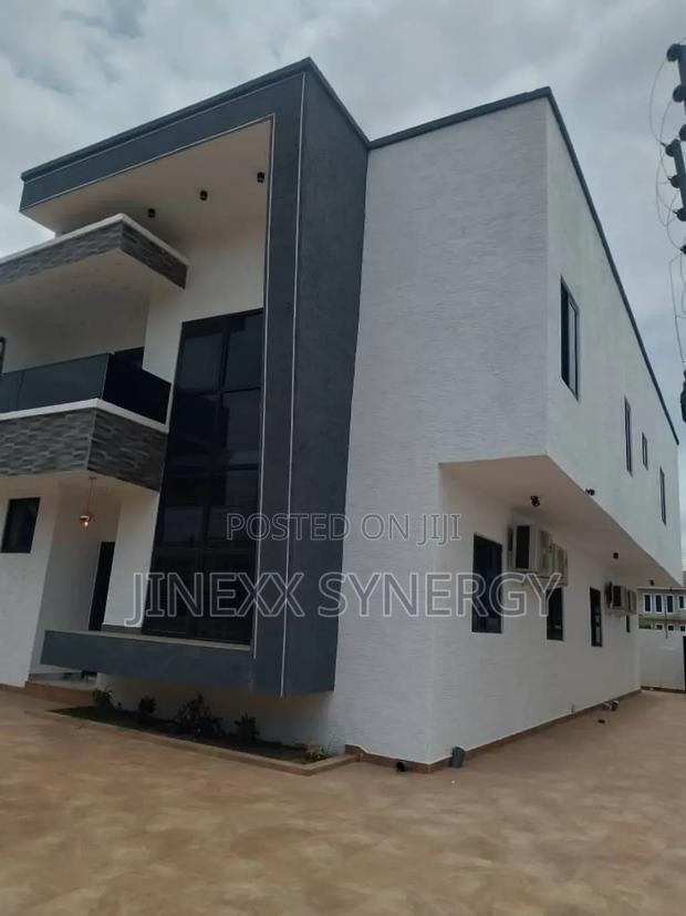 4bdrm Duplex in Sakumono for rent