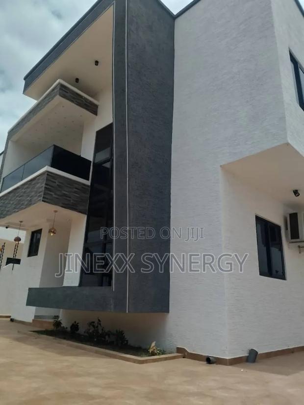 4bdrm Duplex in Sakumono for rent