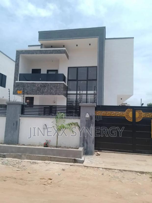 4bdrm Duplex in Sakumono for rent