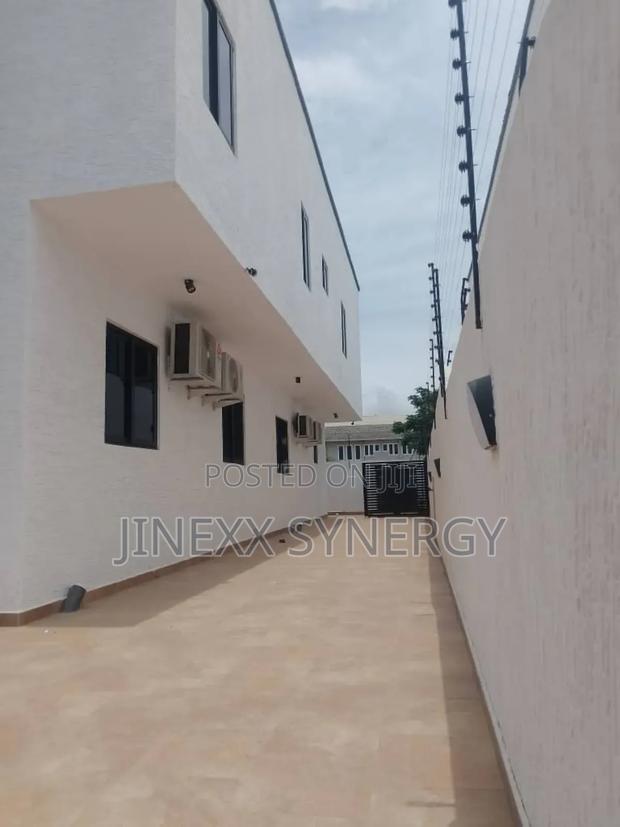 4bdrm Duplex in Sakumono for rent