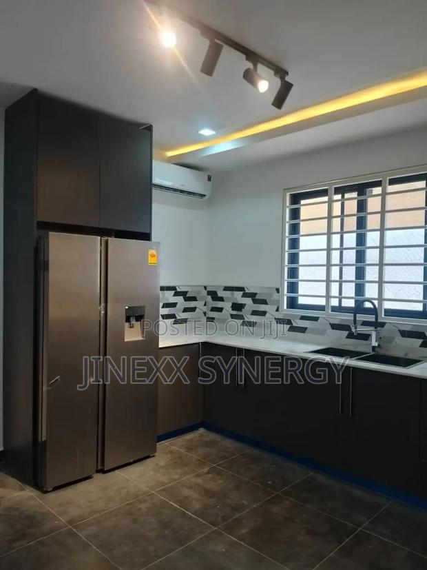 4bdrm Duplex in Sakumono for rent