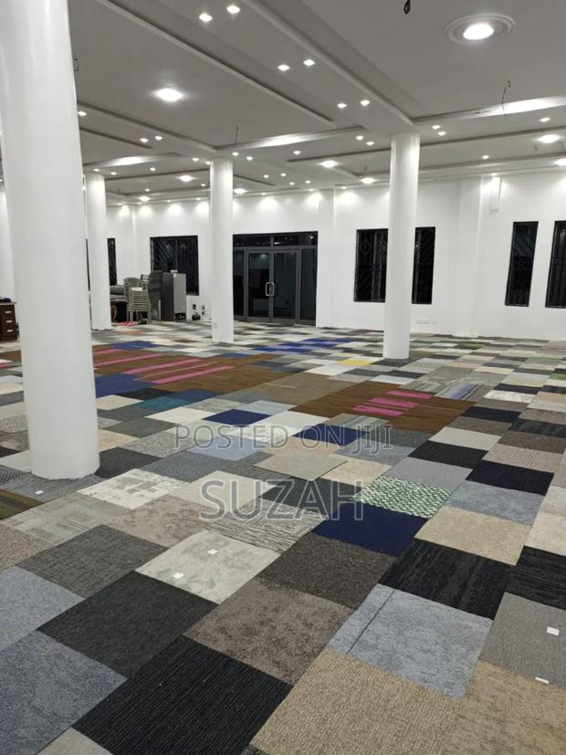 Woolen Square Carpet · Photo 2