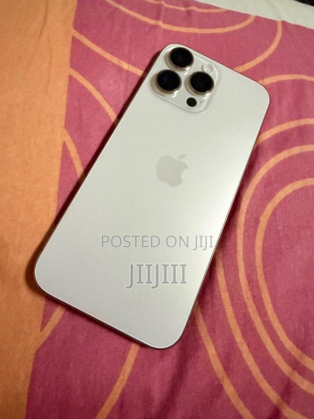 Apple iPhone 16 Pro Max 256 GB Gold · Photo 4
