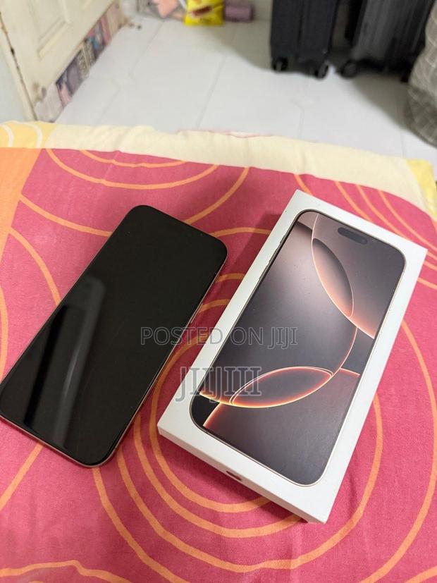 Apple iPhone 16 Pro Max 256 GB Gold · Photo 3