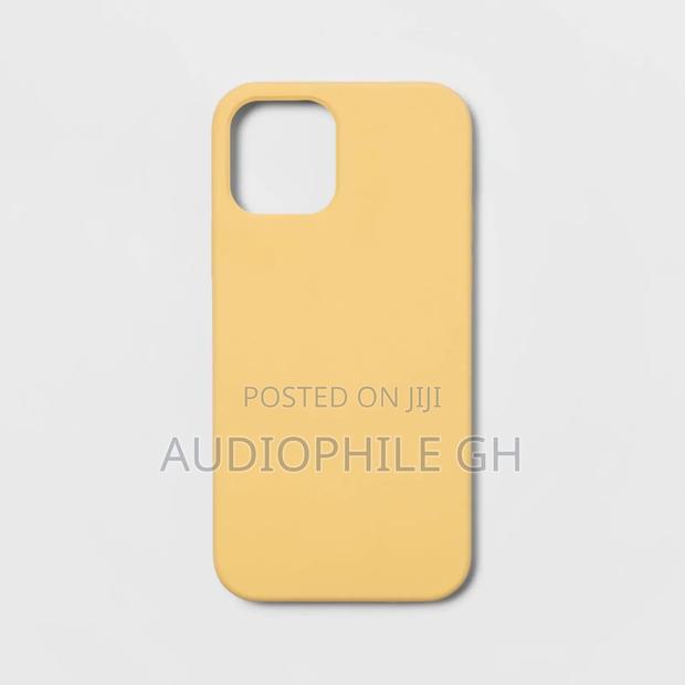 Heyday iPhone 13 Pro Max Silicone Case Yellow With Magsafe · Photo 3