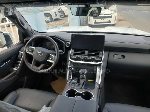 New Toyota Land Cruiser 2024 Silver