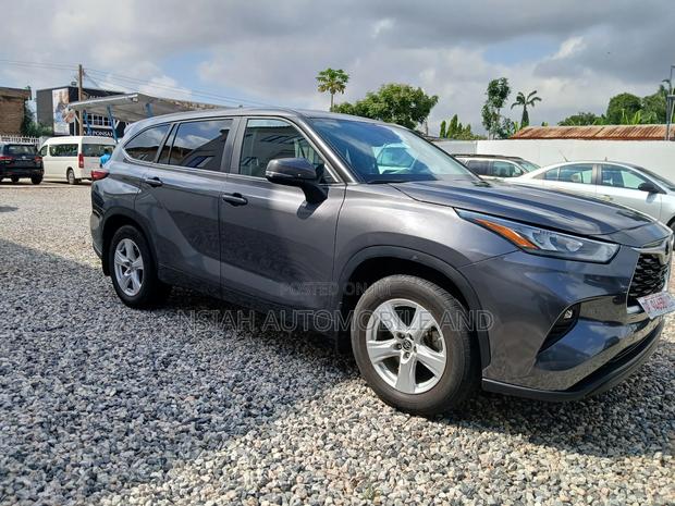 Toyota Highlander XSE AWD 2023 Gray