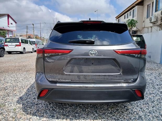 Toyota Highlander XSE AWD 2023 Gray