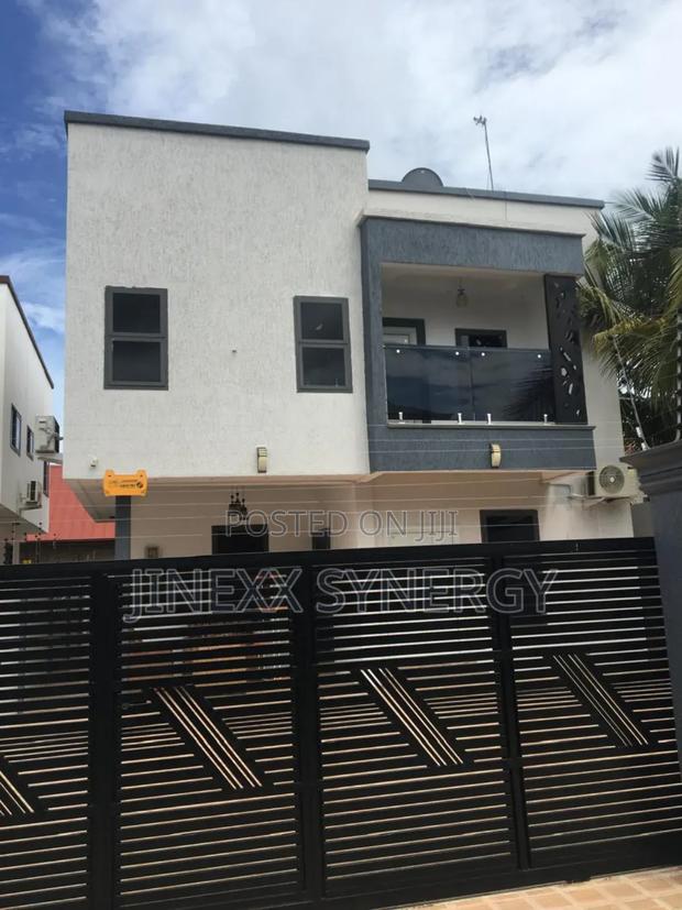 3bdrm Duplex in Manet Court for rent