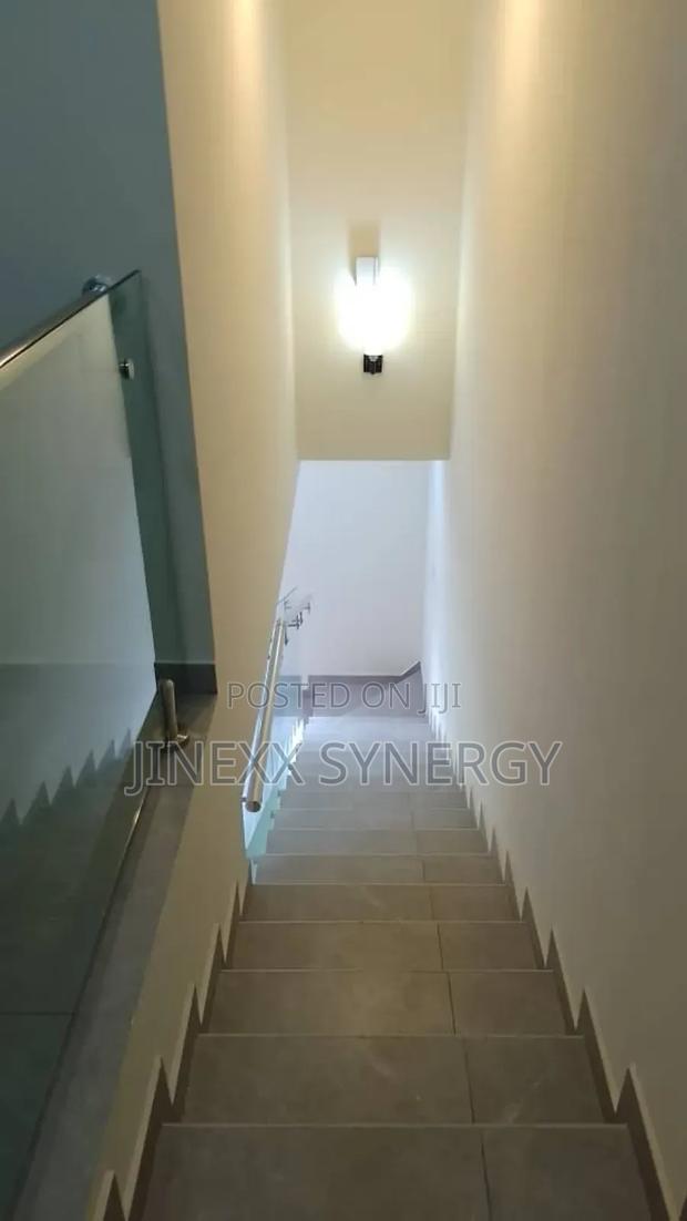 3bdrm Duplex in Manet Court for rent