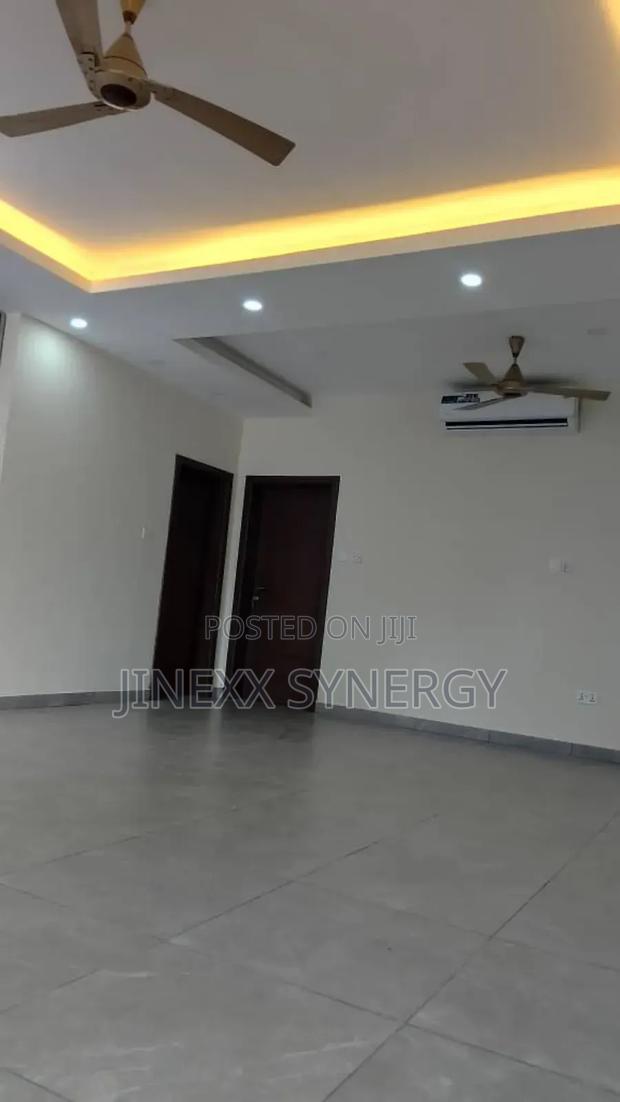 3bdrm Duplex in Manet Court for rent