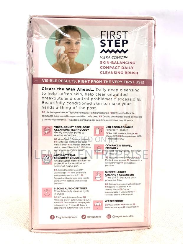 First Step Skin-Balancing Compact Daily Cleansing Brush photo 3