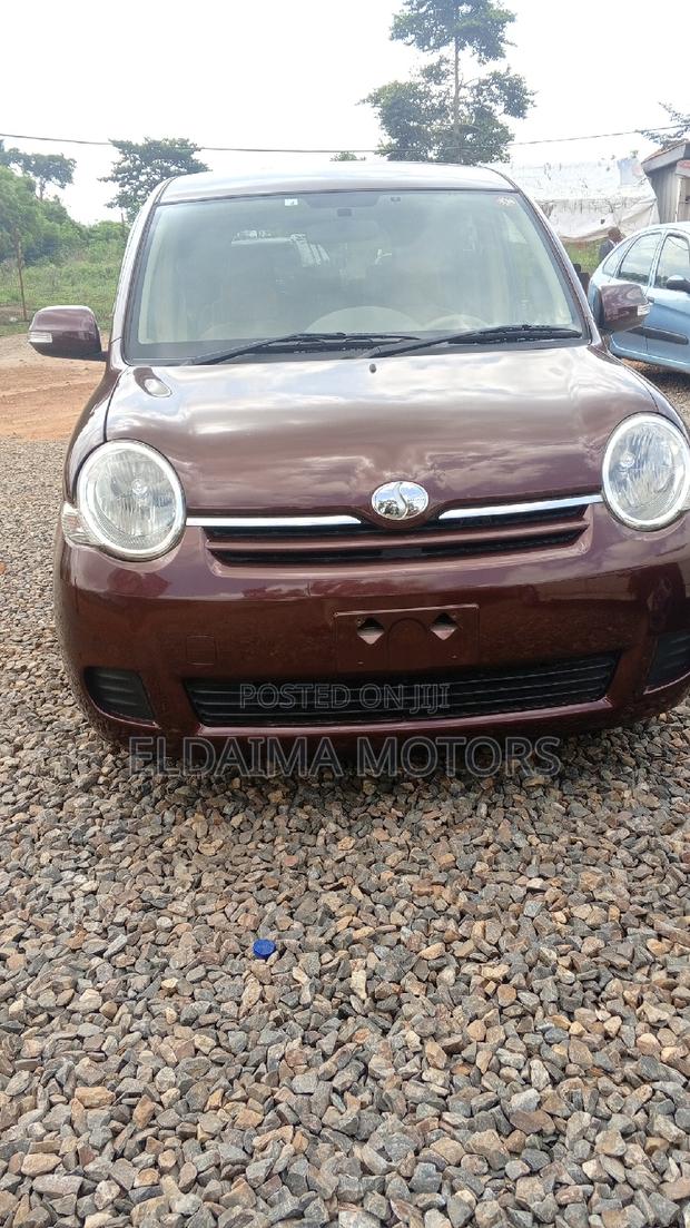 Toyota Sienta 2012 Brown photo 4