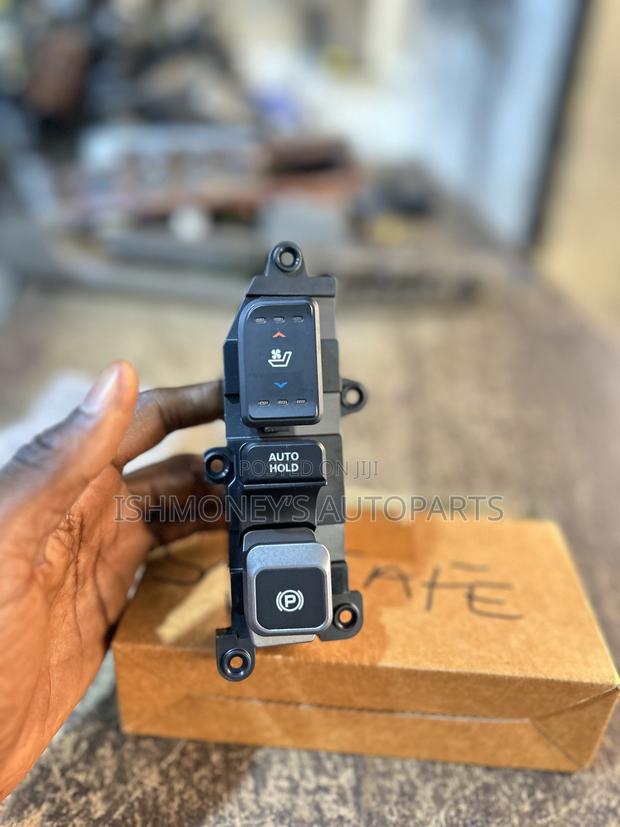 Hyundai Santa Fe 2016 Handbrake or Parking Switch photo 2
