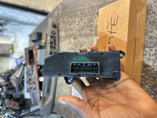 Hyundai Santa Fe 2016 Handbrake or Parking Switch photo 3