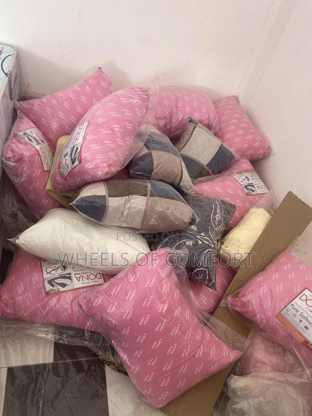 Latex Foam Dona Pillows · Photo 4