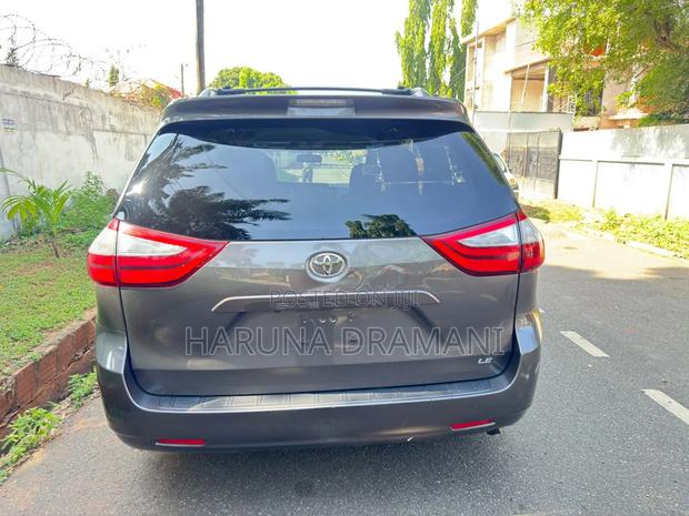 Toyota Sienta 1.5 AWD (6-seater) 2017