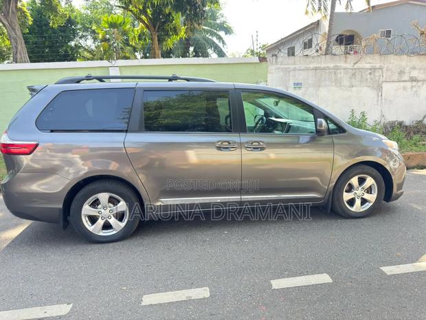 Toyota Sienta 1.5 AWD (6-seater) 2017