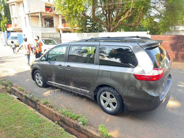 Toyota Sienta 1.5 AWD (6-seater) 2017