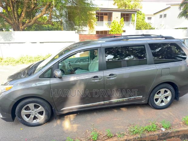 Toyota Sienta 1.5 AWD (6-seater) 2017