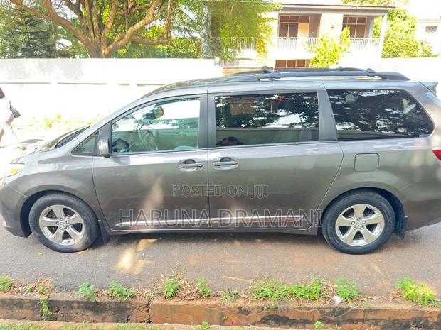 Toyota Sienta 1.5 AWD (6-seater) 2017